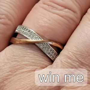 Gorgeous Sterling silver crossover ring w rose gold Stunning
